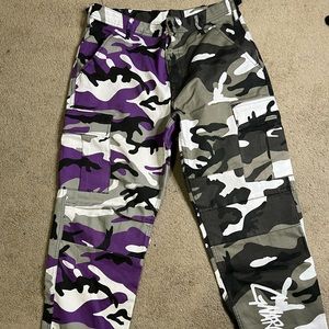 Gnarcotic Purple/Black Camo Cargo Pants  Medium